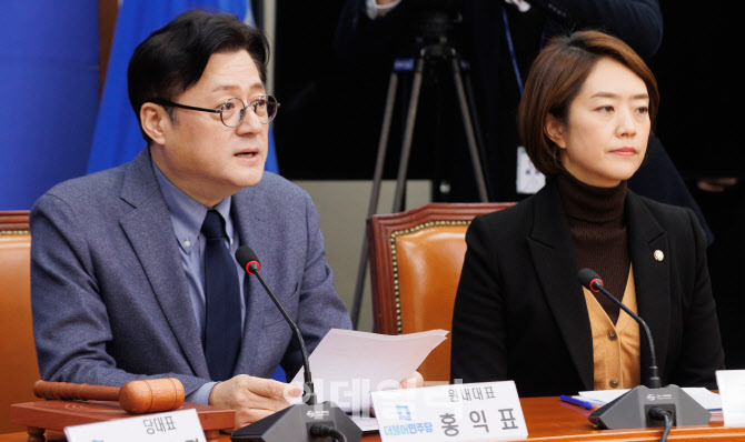 [포토]홍익표 "故이선균 사건, 잘못된 수사관행 탓…관련 법 개선해야"