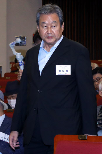 ‘올드보이’ 김무성, 총선 출마한다…“타락한 정치 바로잡겠다”