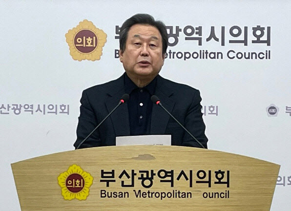 '올드보이' 김무성 "정당 민주화 퇴보…후배에 쓴소리할 것"