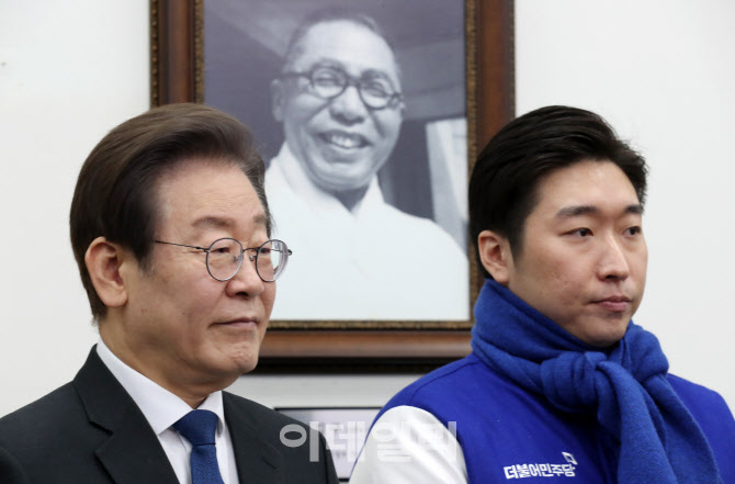 [포토]김구 선생 사진 앞에선 이재명 대표-김용만 이사
