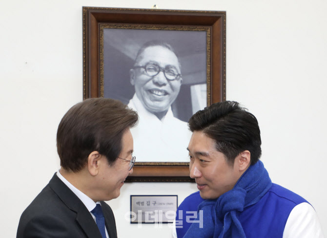 [포토]이재명 더불어민주당 대표, "김구 선생은 가장 존경하는 분"