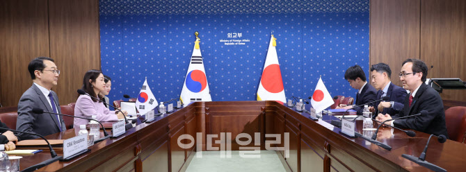 [포토]마주 앉은 한일 북핵수석대표들