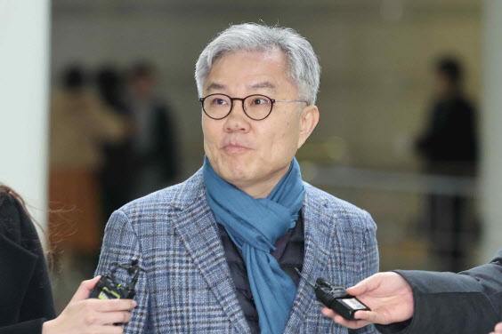 ‘기자 명예훼손’ 최강욱, 2심서 유죄로 뒤집혀…法 “죄질 나빠”