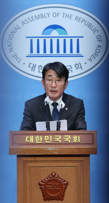`초선` 최종윤 민주당 의원 불출마 선언…당내 10번째(종합)