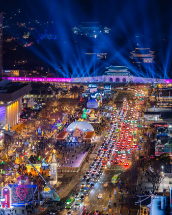 300만명 다녀간 ‘2023 서울빛초롱축제·광화문광장 마켓’ …'세계 4대 겨울축제' 꿈꾼다
