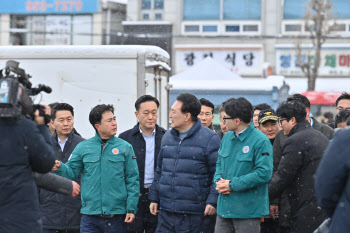 김태흠 충남지사 “상인·주민들로 꽉 차…올라가고 싶어도 불가능”