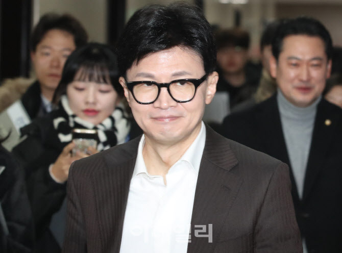 [포토]한동훈 비대위원장, '옅은 미소'