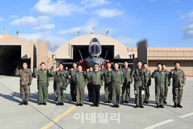 신원식 국방 "F-35 스텔스기, 최단 시간 내 北 종말 고할 선봉장"