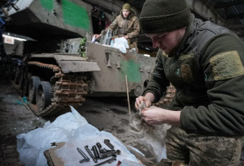 러시아 군용기 추락…우크라 포로 65명 사망