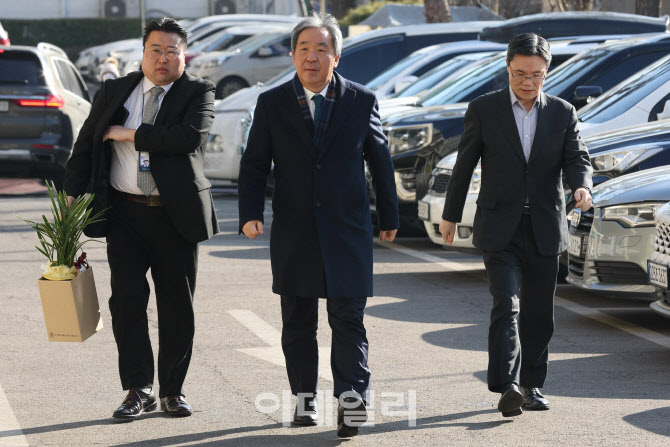 [포토]한오섭 정무수석, 피습 당한 배현진 의원 병문안