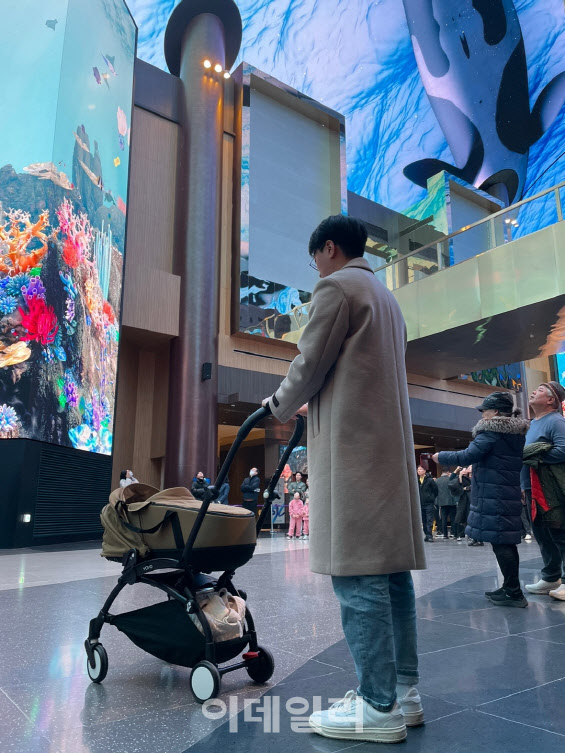 "이날 만을 기다렸다" 100일 만 아이와 외출…꿀팁은요[하이, 육아]