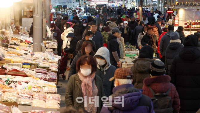 [포토]"사과·배 뺄까?" 차례상 준비 겁나는 과일값