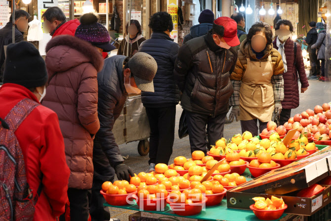 [포토]제수용품 30만원 훌쩍, 고물가에 명절 부담 늘어