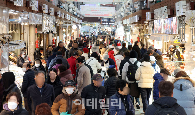 [포토]설 앞두고 인파로 북적이는 경동시장