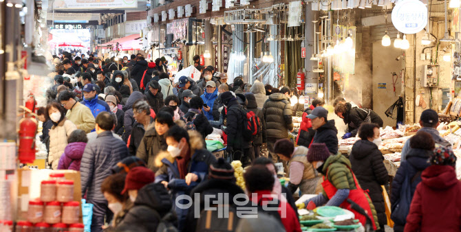 [포토]설 앞두고 북적이는 전통시장