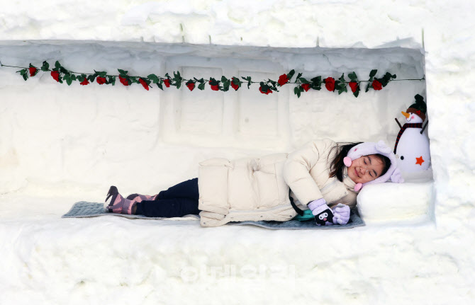 [포토] 눈마을에서 즐기는 눈꽃축제