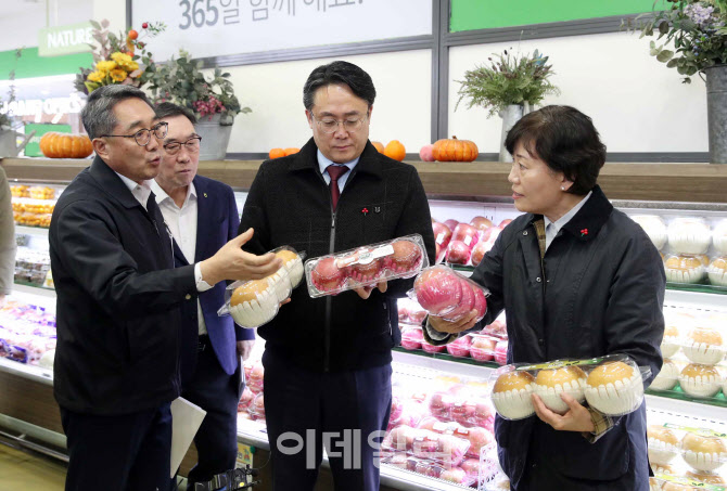 [포토] 설 명절 앞두고 과일 점검