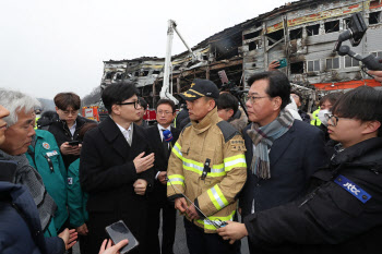 與 "소방공무원 위험·화재진화수당 대폭 인상…전용보험도 도입"