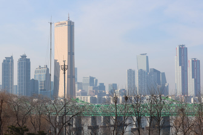 전국 흐리고 제주·전남 가끔 비…포근한 날씨[내일날씨]