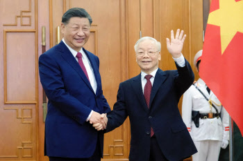 시진핑, 베트남 서기장과 “운명 공동체 뿌리 내리자”