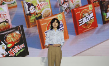 김정수 삼양식품 대표, '불닭'·'맵탱' 챙겨 일본행…현지 공략 잰걸음