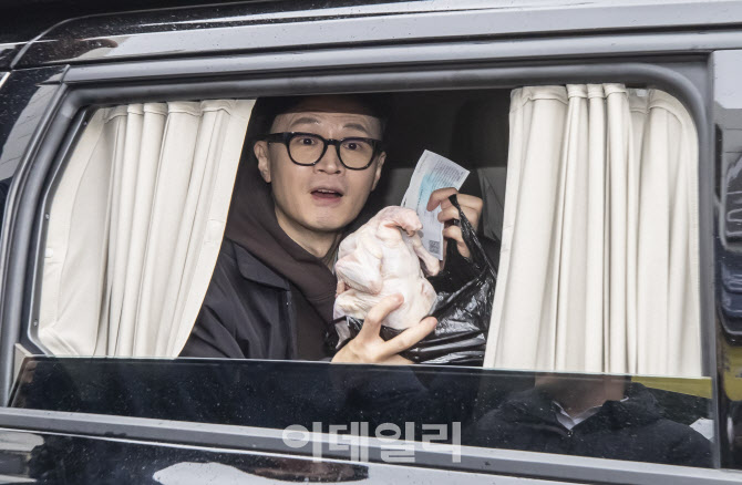 [포토]지지자들에게 인사하는 한동훈 국민의힘 비대위원장