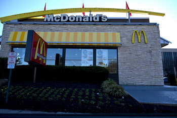 맥도날드·스타벅스 "매출 부진, 이스라엘 전쟁 때문" 한목소리