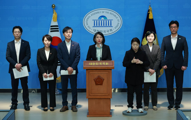 용혜인 “민주당-소수정당 비례 번갈아 배치 제안”