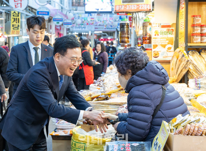 [포토] 진교훈 강서구청장 전통시장 방문