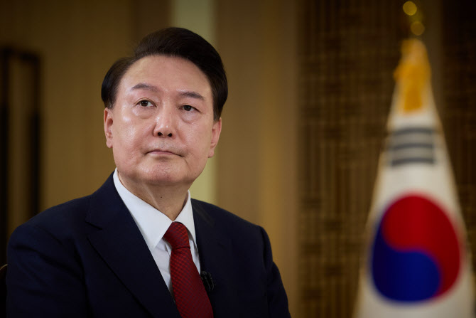 [속보]尹, 김여사 가방 의혹에 "정치공작…앞으로 처신이 중요"