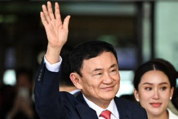 탁신 전 태국 총리 가석방…실질 수형기간은 하루도 안 돼