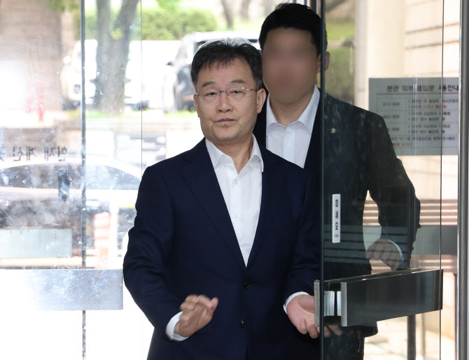 '성남도개공 설립 청탁' 김만배 징역 2년6월, 법정구속은 면해(상보)