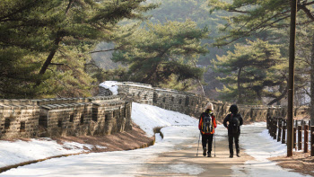 비극까지 지켜낸 남한산성…굴곡진 성벽따라 역사 걷기[여행]