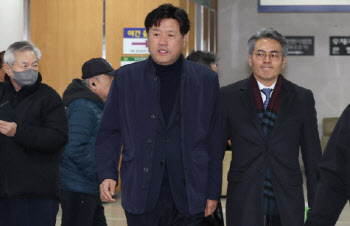 ‘이재명 최측근’ 김용, 불법 정치자금 수수 2심 돌입