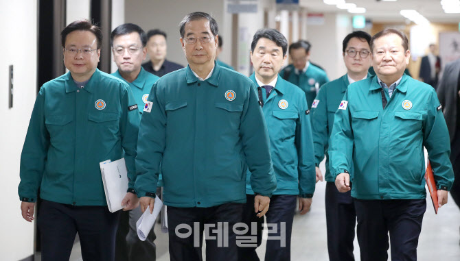 [포토]의사들 집단행동 본격화 움직임..韓총리 "의대증원 필수적"