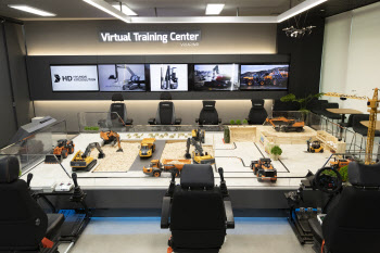 "굴착기 자격증 따볼까"…HD현대의 건설기계 VR '혁신'