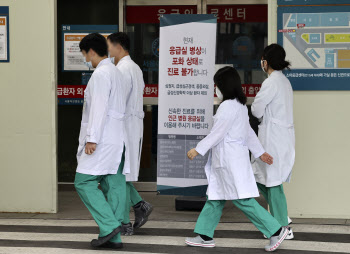 "한국은 왜 반도체 포기하고, 의대 가나요?"