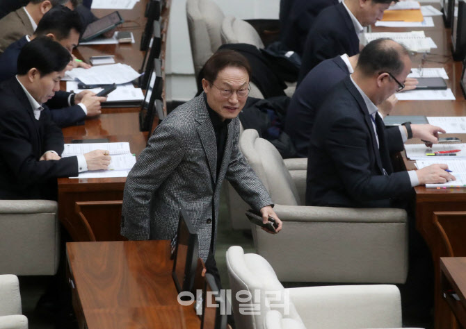 [포토] 서울시의회 임시회 출석하는 조희연 교육감