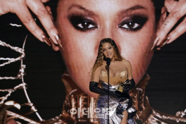 비욘세, 美 빌보드 컨트리차트 1위…흑인 여가수 최초
