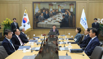 한국은행 '금리 결정문'에 '환율 변동성'이 들어간 이유