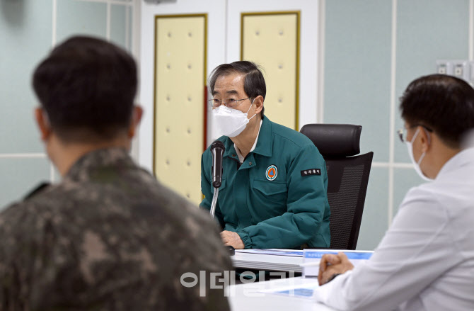 [포토]한덕수 총리, 의사 집단행동 대비 현장점검