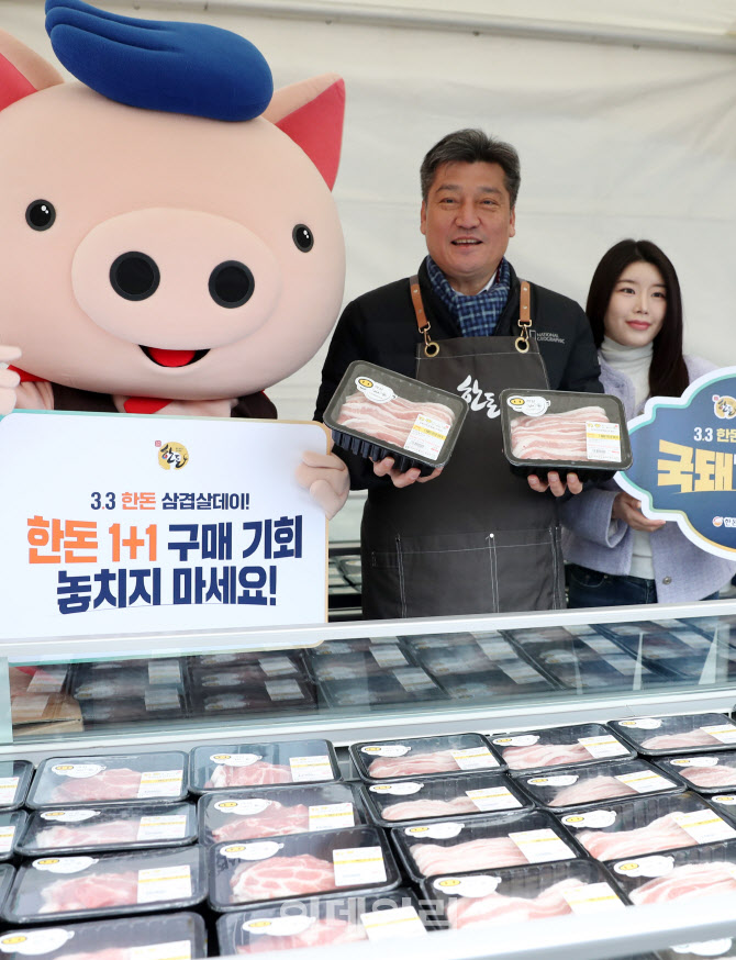 [포토] 삼겹살데이 홍보하는 손세희 한돈자조금 위원장