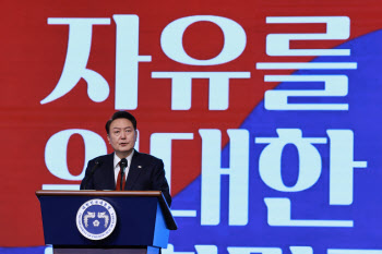 尹 "모든 독립운동 합당한 평가 받아야…역사 독점 안 돼"