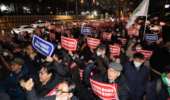 '의사 총궐기' 경찰청 "제약회사 사원 참석 강요 등 불법행위 엄정 대응"