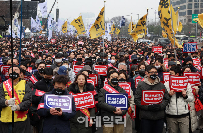 [포토]분노한 전국 의사들 여의도에 총집결