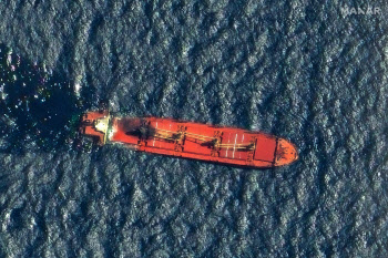 후티 공격 받은 화물선, 침몰…홍해 환경재앙 '위기'