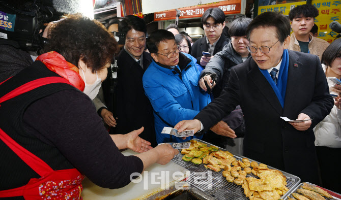 [포토]이재명 대표, 곽상언 종로구 후보 지원