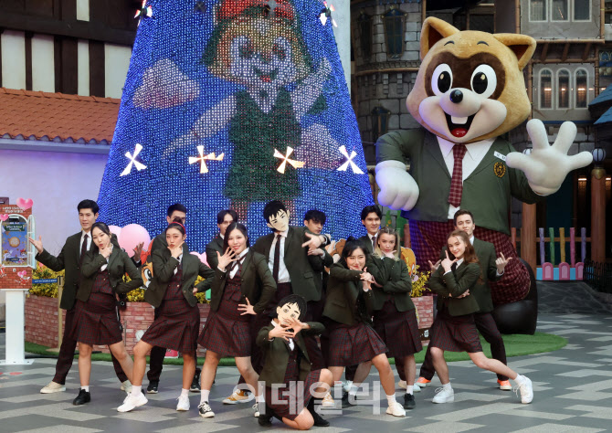 [포토]롯데월드 어드벤처 X 네이버웹툰 '세기말 풋사과 보습학원' 콜라보