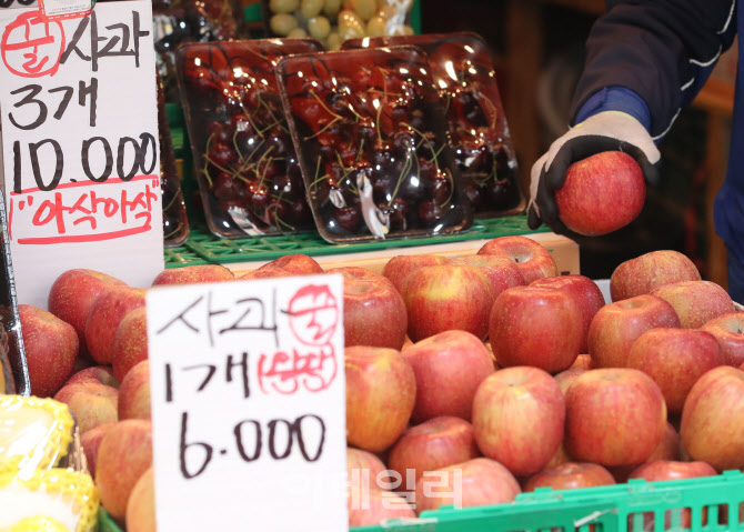 [포토]2월 소비자물가 한달 만에 다시 3%대, '과일값 큰폭 상승'