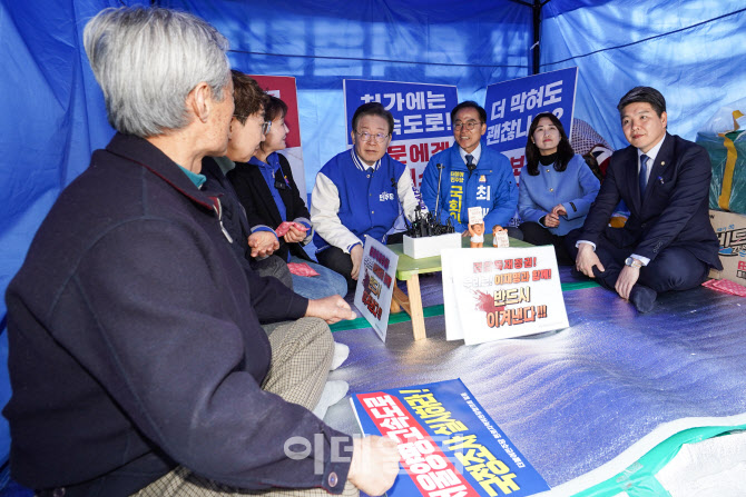 [포토]이재명 대표, 서울·양평 고속도로 농성장 방문